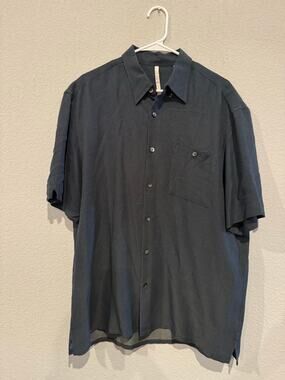 Axis Men's Size Large Short Sleeve Collared Button-Up Shirt Dark Blue